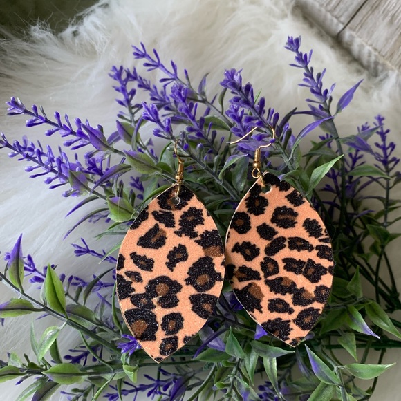 NWT Cheetah Shimmer Faux Leather & Cork Earrings - Picture 5 of 7